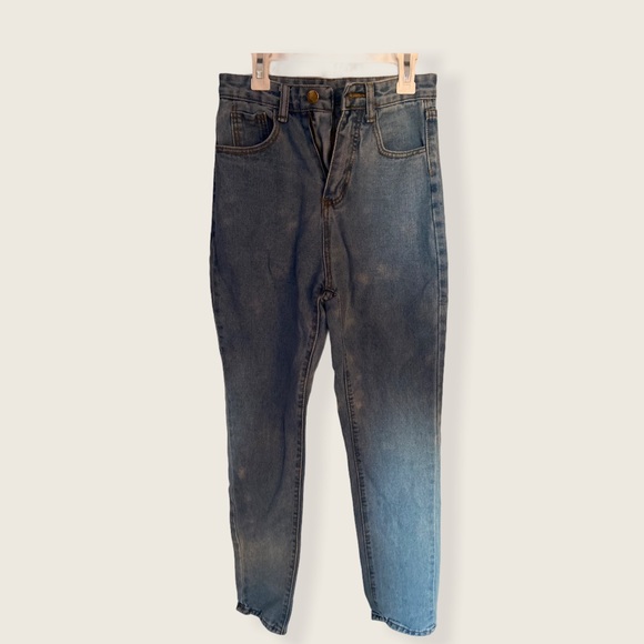 Light Washed SHEIN Mom Jeans - Picture 2 of 3